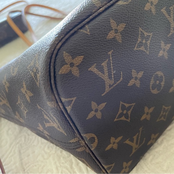Louis Vuitton Neverfull MM Cerise - Picture 11 of 16